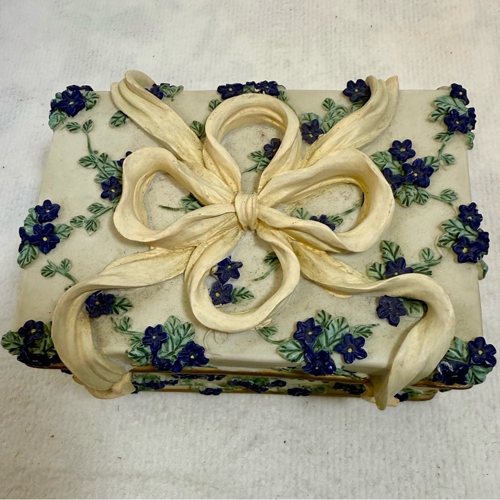 Vintage Trinket Box by Dezine 1998